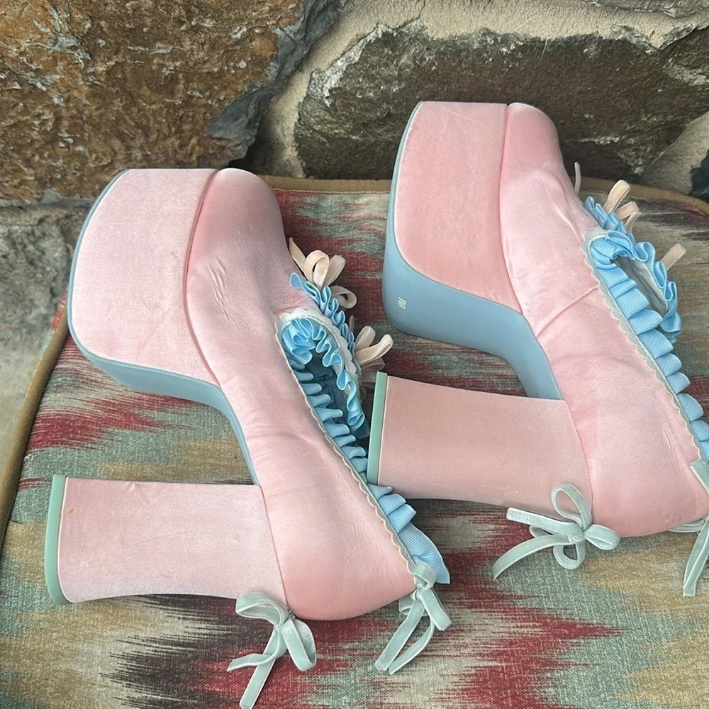 Sugar Thrillz Pastel Pink Platform Heels – Size 9M – Blue Ruffle Trim Velvet Bow